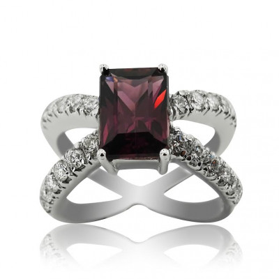 White Gold Ring With Emerald Cut Amethyst And Brilliant Cut Diamonds