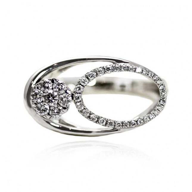 White Gold Oval Ring With Brilliant Cut Diamonds