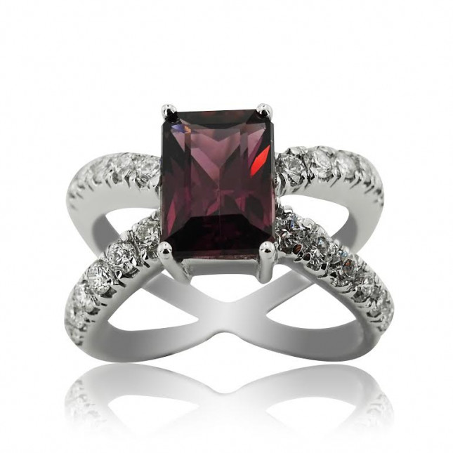 White Gold Ring With Emerald Cut Amethyst And Brilliant Cut Diamonds