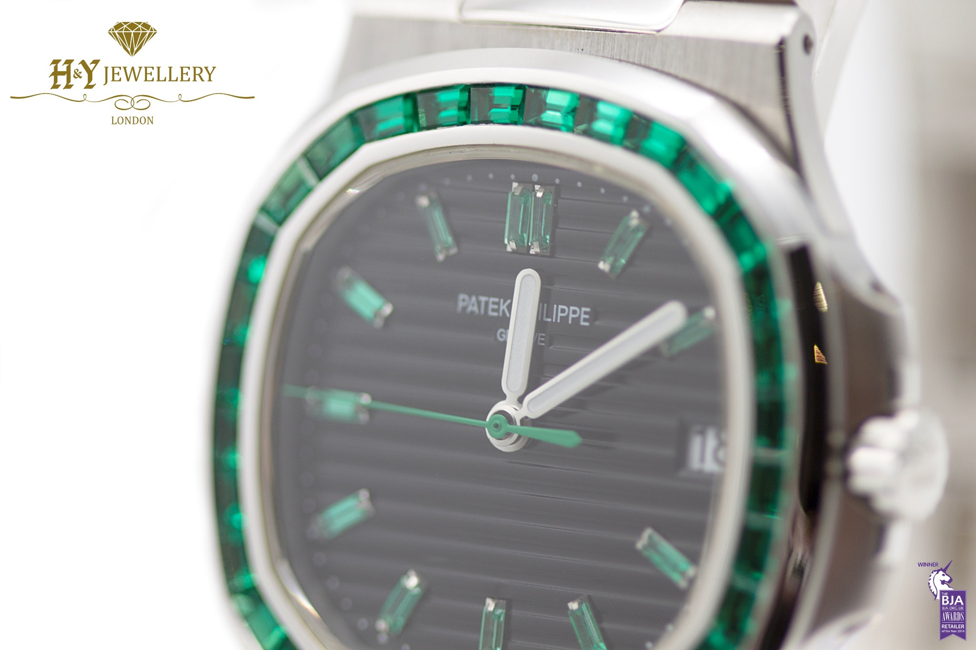 Patek philippe nautilus clearance 5711 platinum emerald
