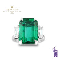 White Gold Vivid Green Emerald ring with Side Diamonds - 7.25 ct