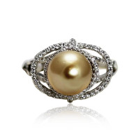 White Gold Ring With Brilliant Cut Pearl And Brilliant Cut Diamonds