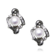 White Gold Pearl Earrings With Brilliant Cut Diamonds